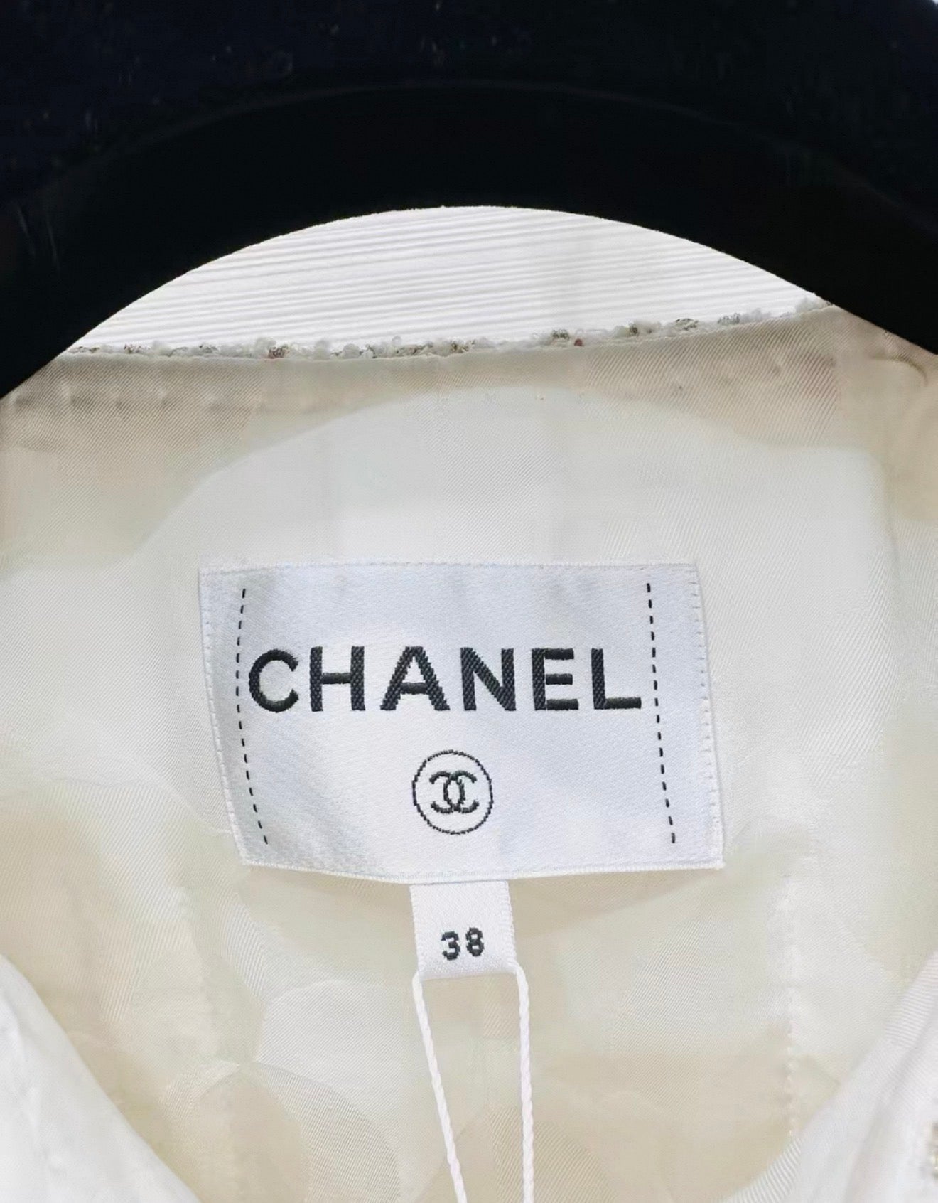 Chanel 25A White écru tweed jacket & skirt set