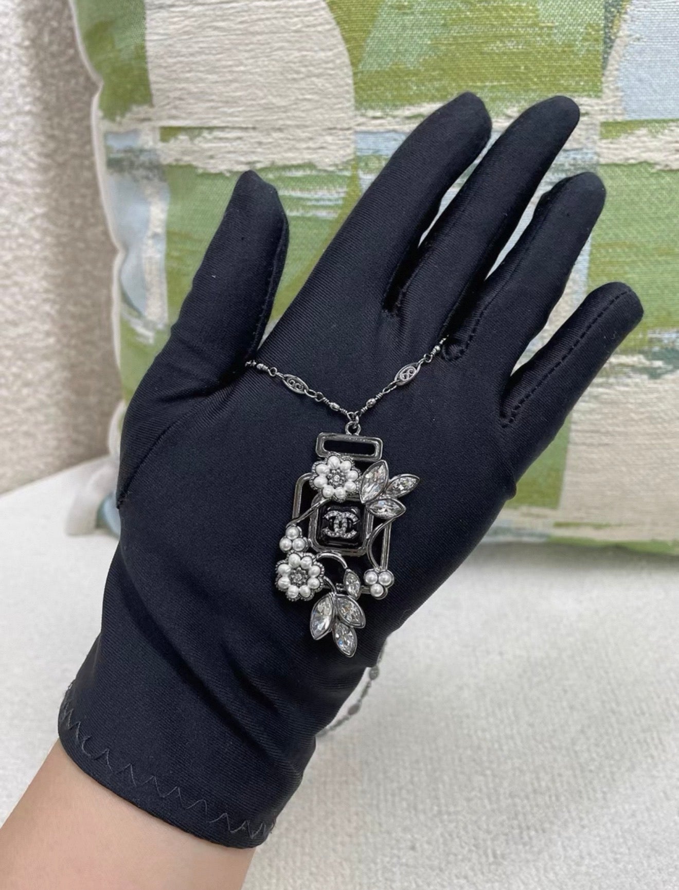 Chanel No. 5 perfum bottle silver & black long necklace