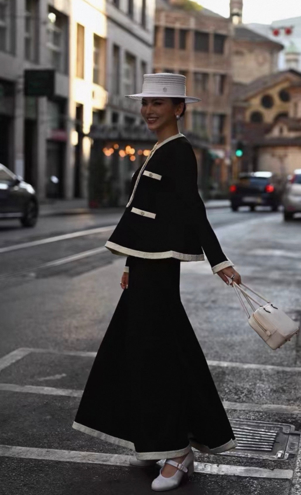 Chanel 25A black & white skirt