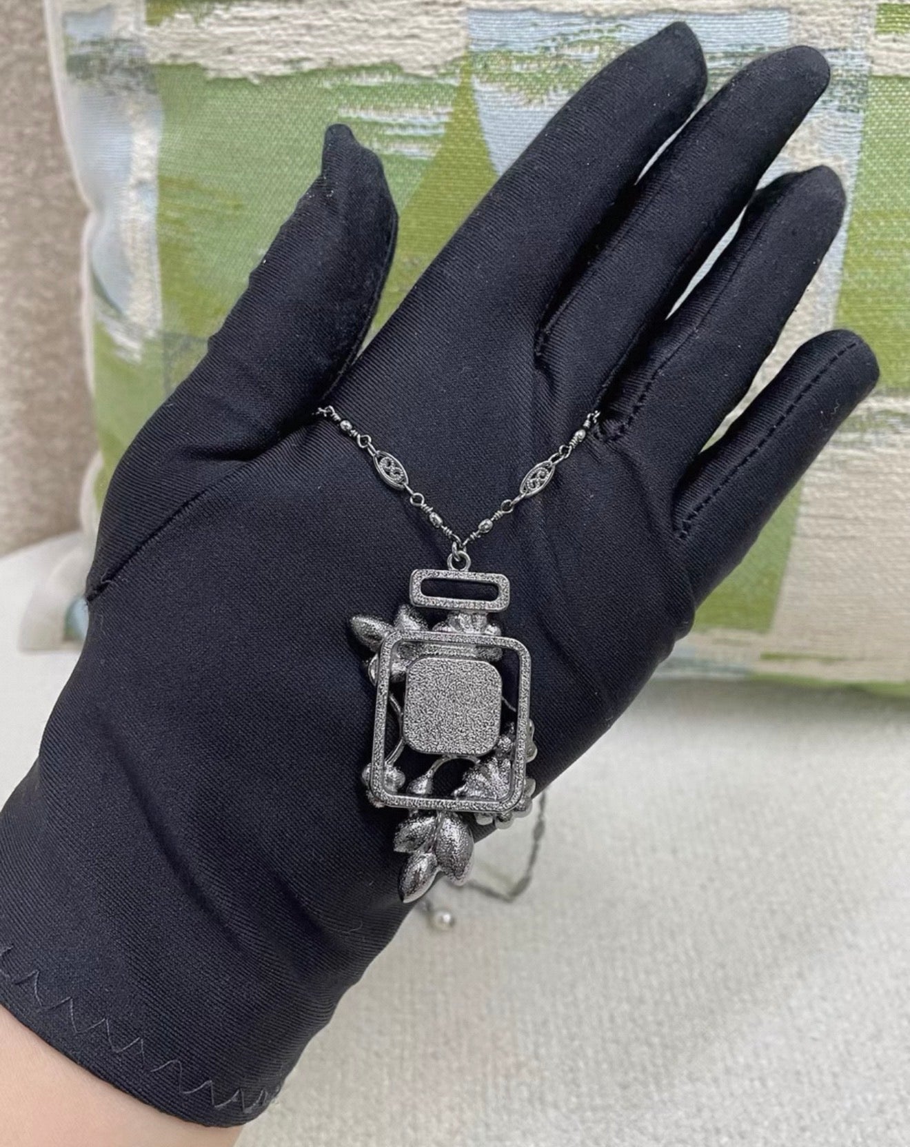 Chanel No. 5 perfum bottle silver & black long necklace