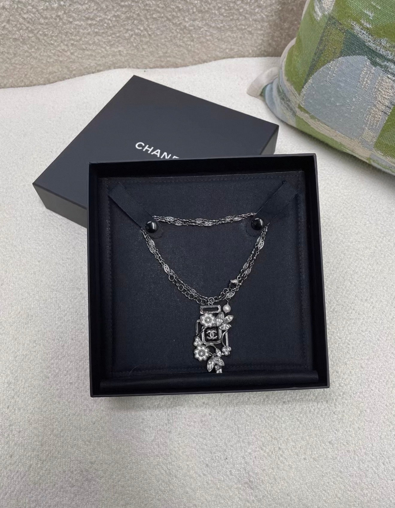 Chanel No. 5 perfum bottle silver & black long necklace