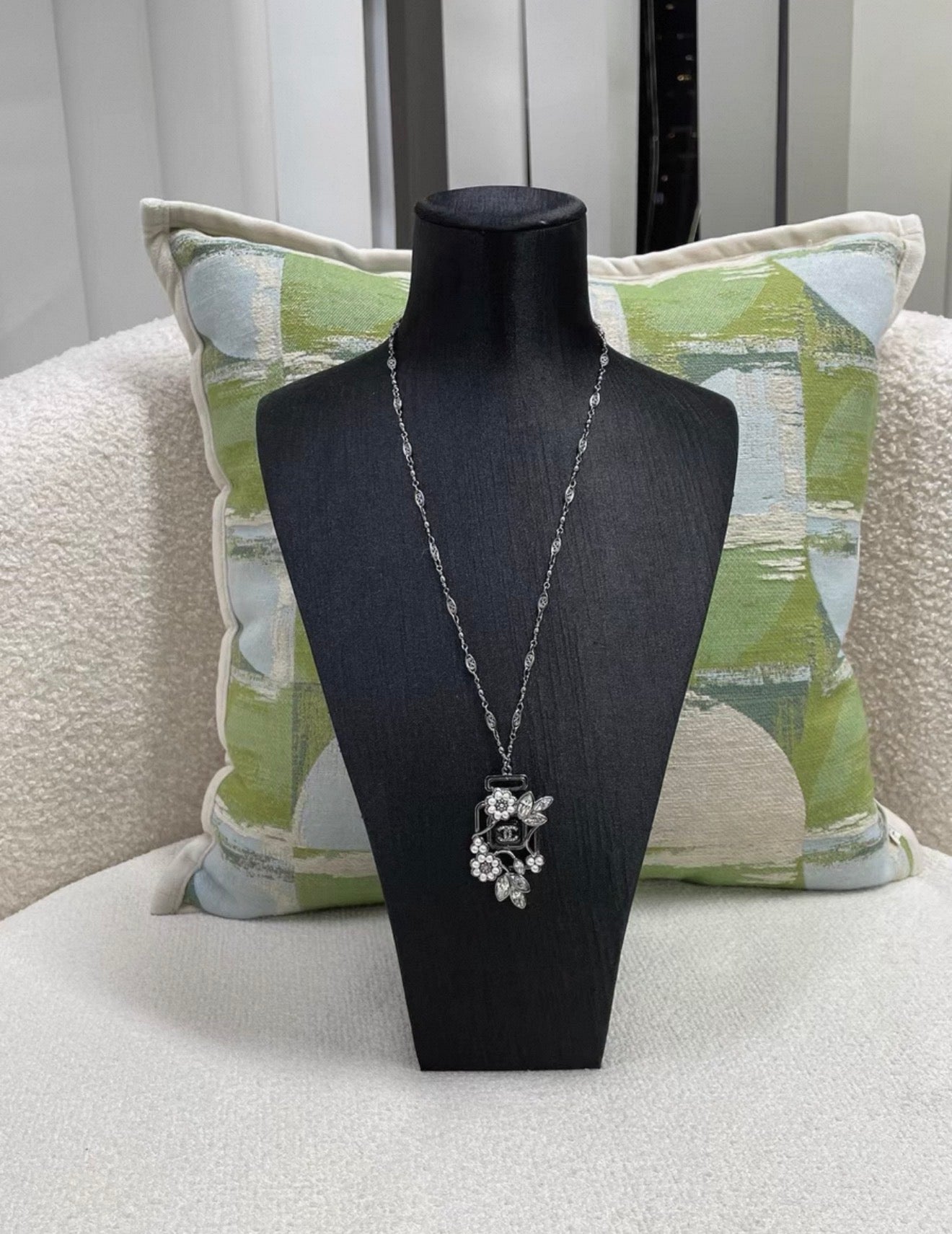 Chanel No. 5 perfum bottle silver & black long necklace