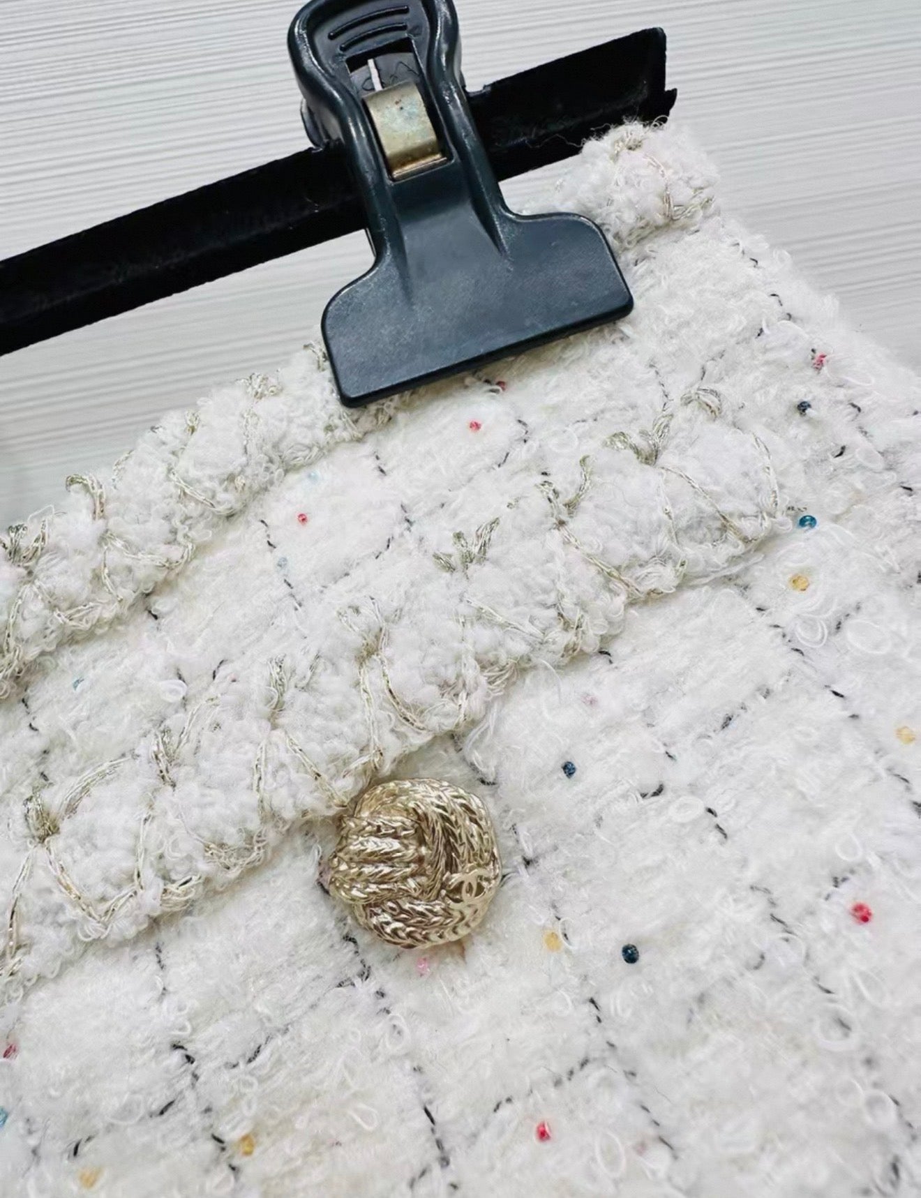 Chanel 25A White écru tweed jacket & skirt set