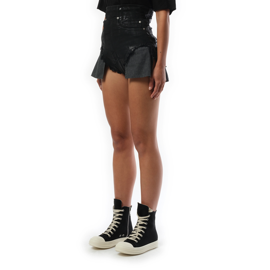 Dirt Cutoffs Shorts in Black