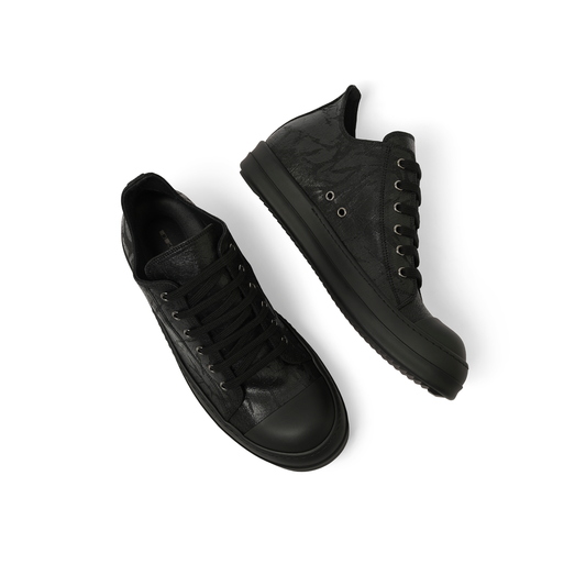 Mono Colour Low Sneaks in Black