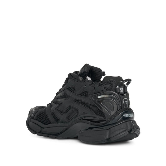 Women Runner Sneaker in Black Matt