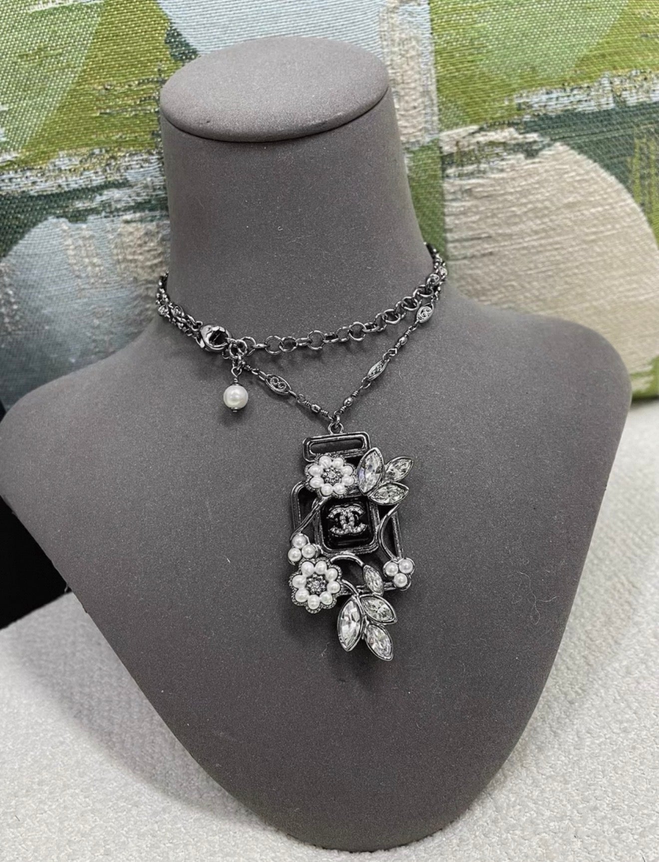 Chanel No. 5 perfum bottle silver & black long necklace