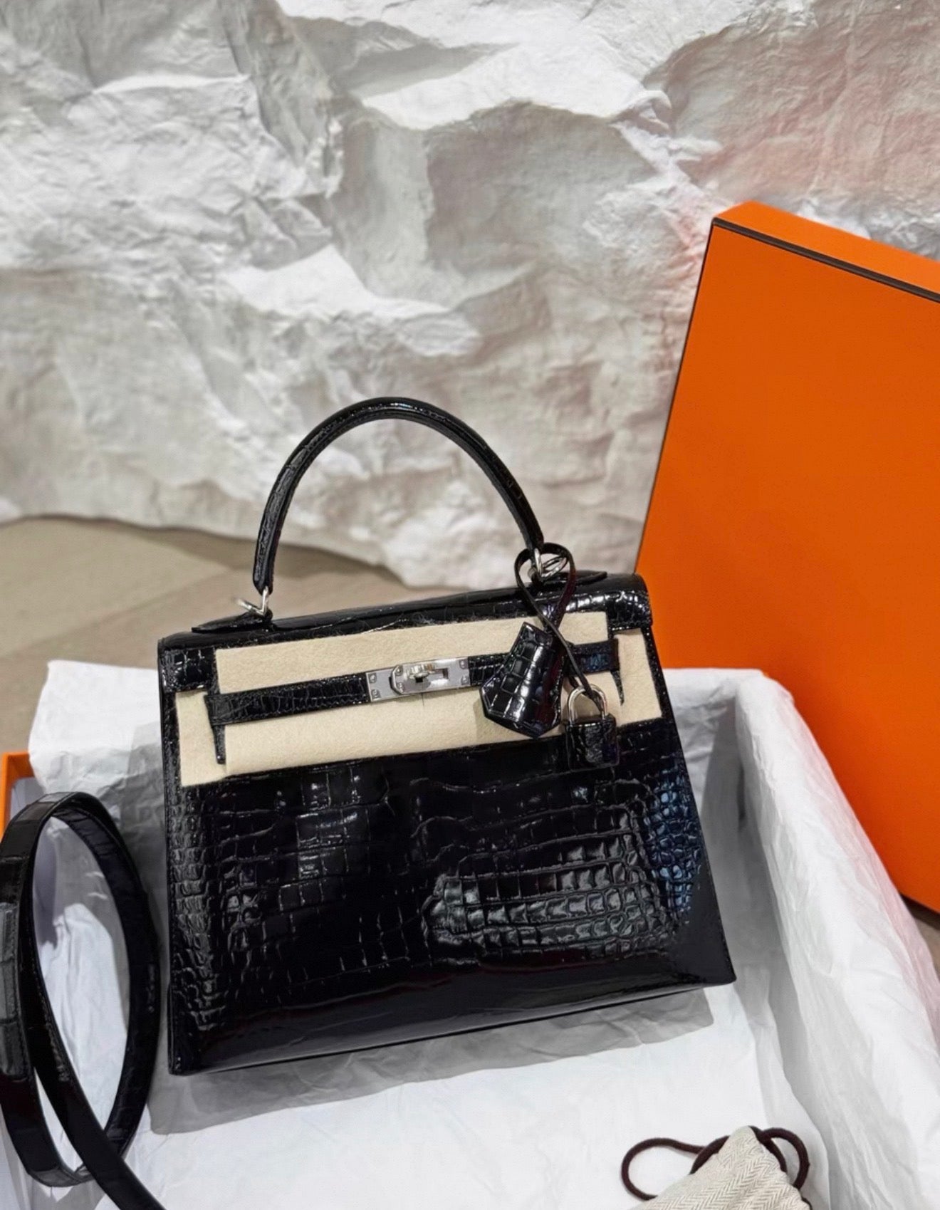 Hermès Kelly 25 black shiny crocodile leather palladium hardware