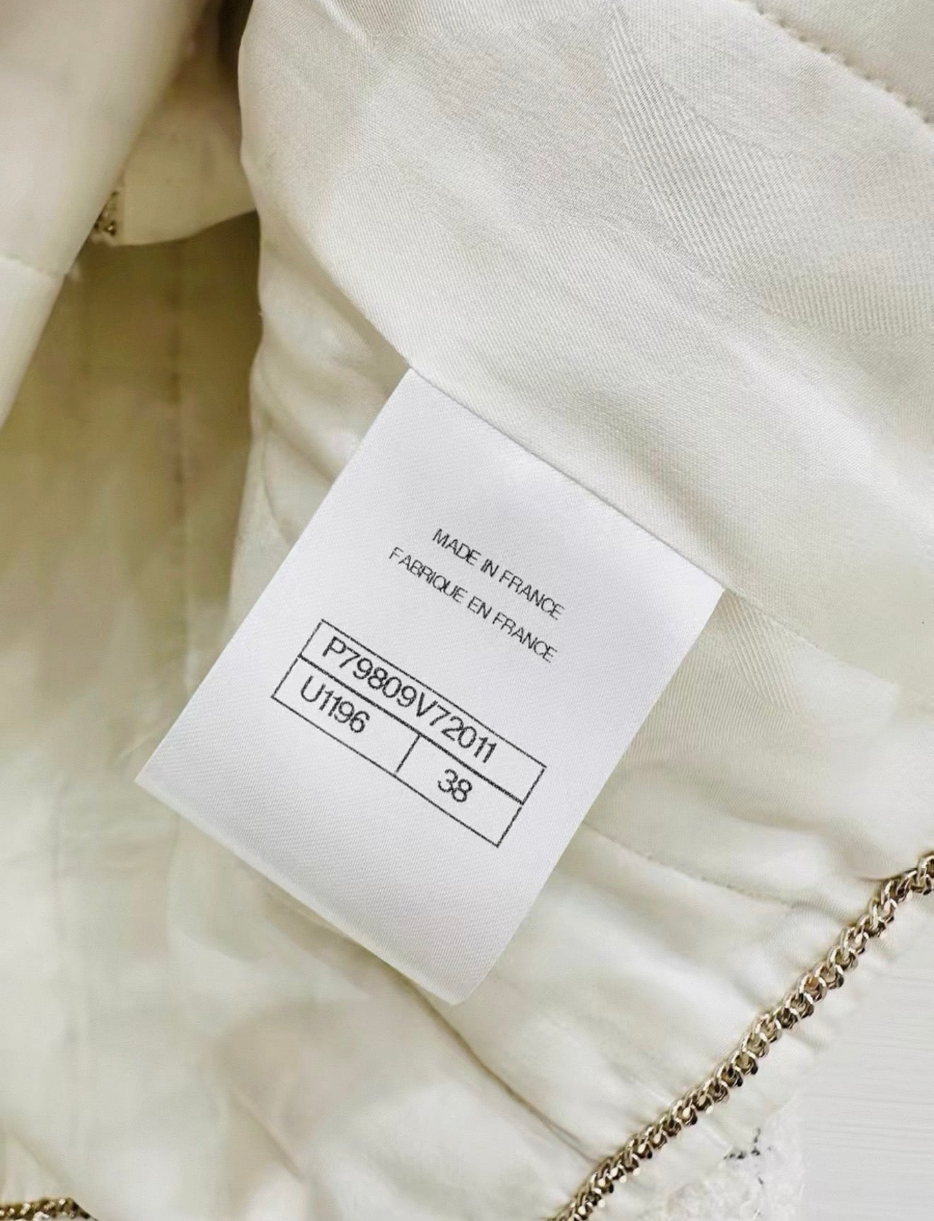 Chanel 25A White écru tweed jacket & skirt set