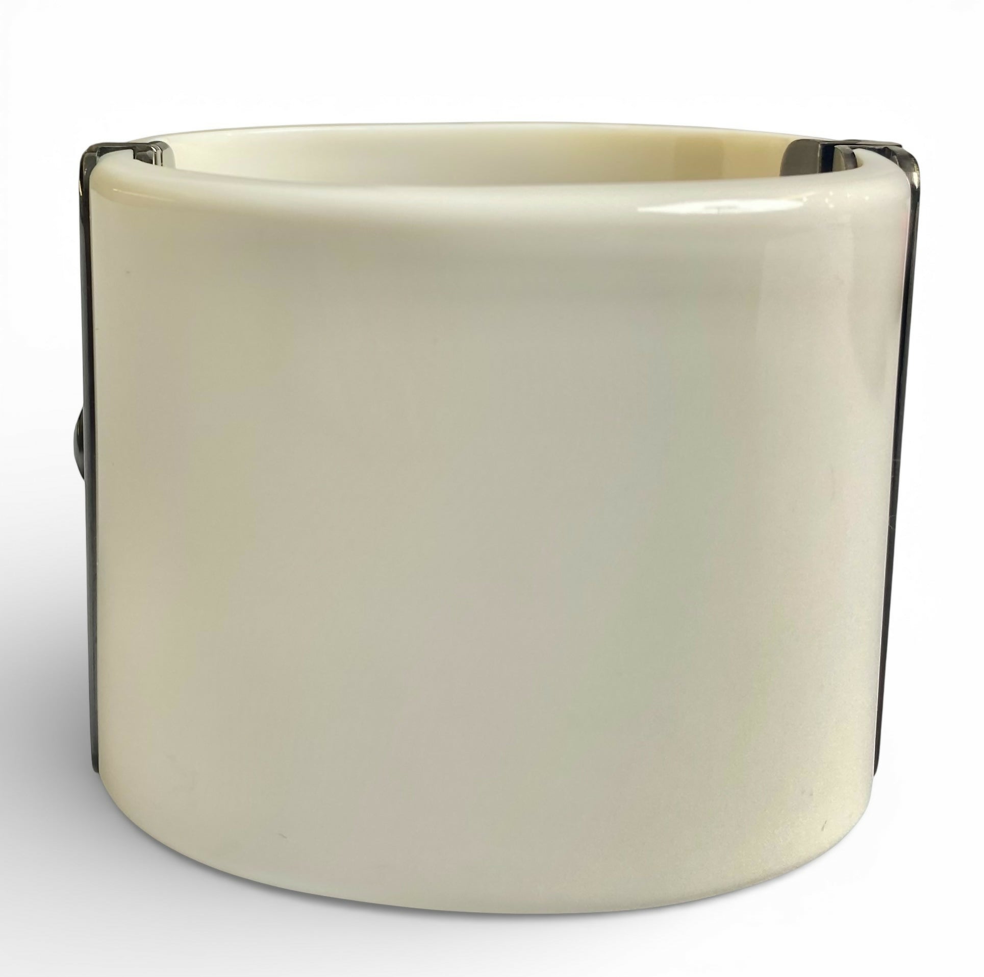 Rare Chanel 12A Paris Bombay Runway Ivory Statement Cuff Bracelet Bangle