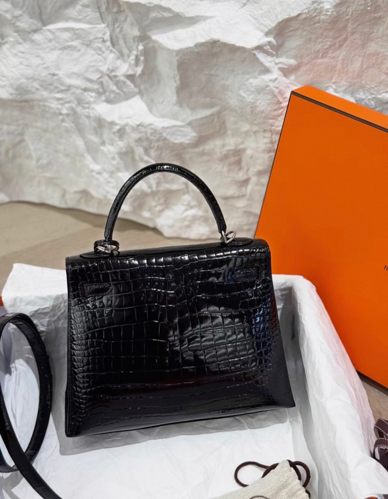Hermès Kelly 25 black shiny crocodile leather palladium hardware