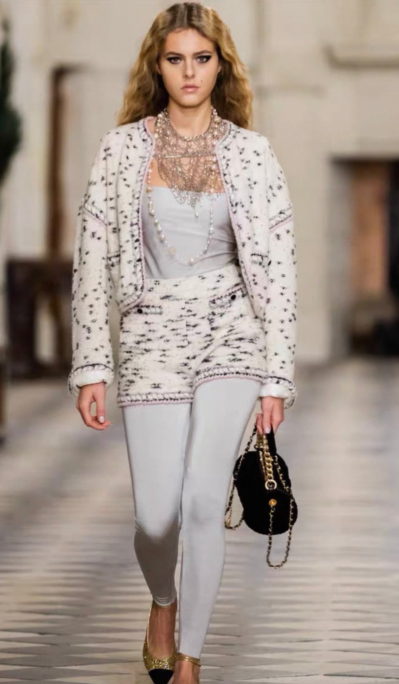 Chanel 21A chunky silver necklace