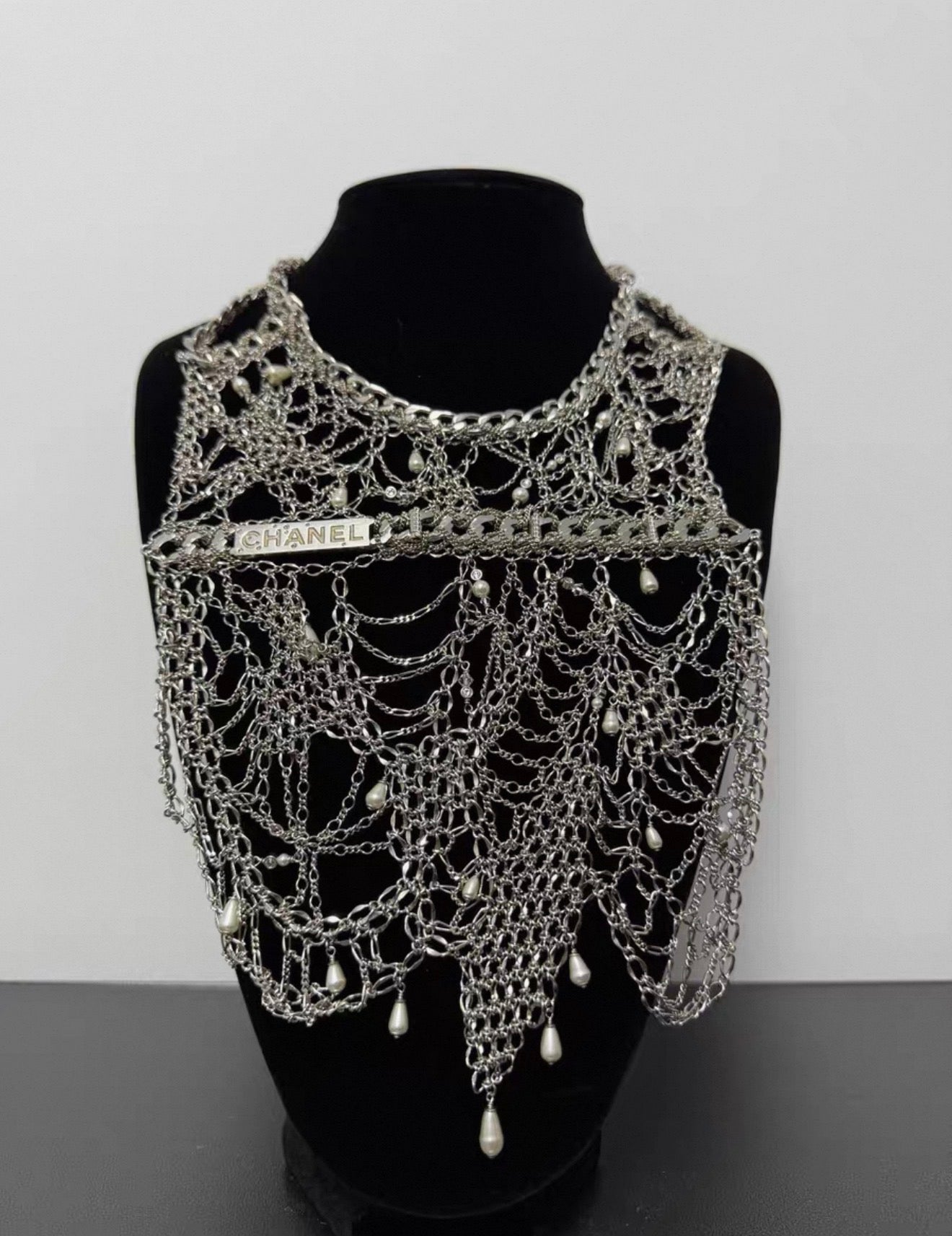 Chanel 21A chunky silver necklace
