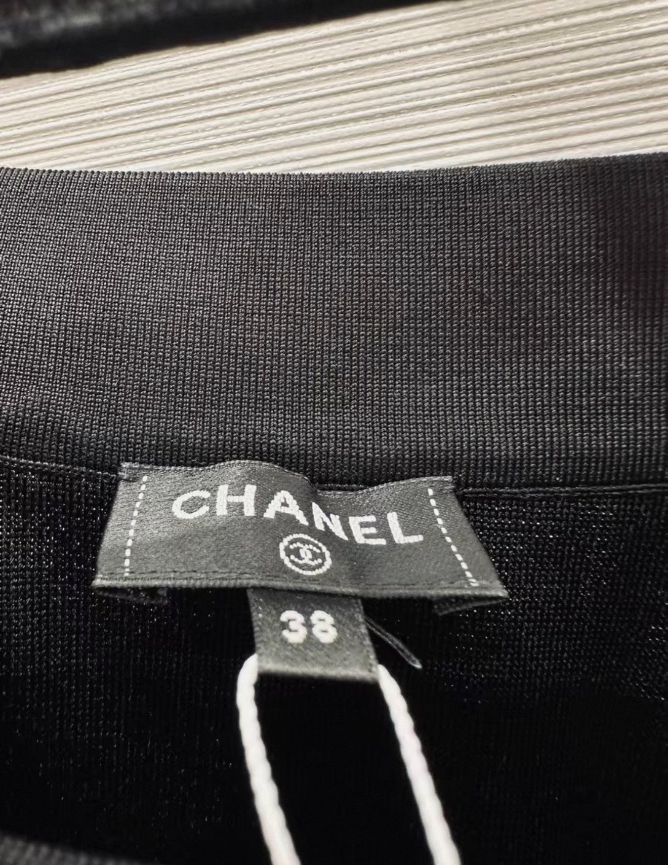 Chanel 25A black & white skirt