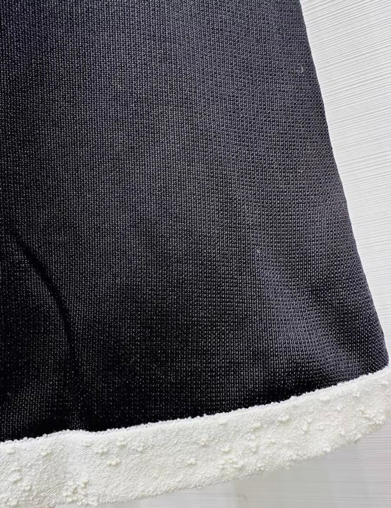 Chanel 25A black & white skirt