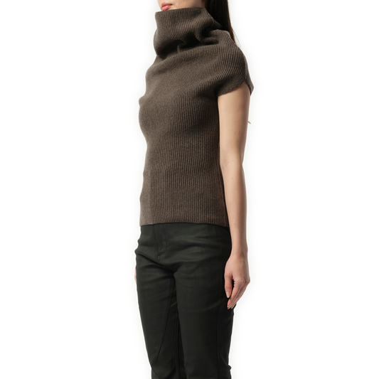 Sleeveless Crater Knit Sweater in Dust