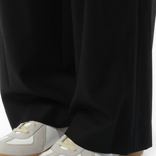 Four-Tuck Wool Pants in Black