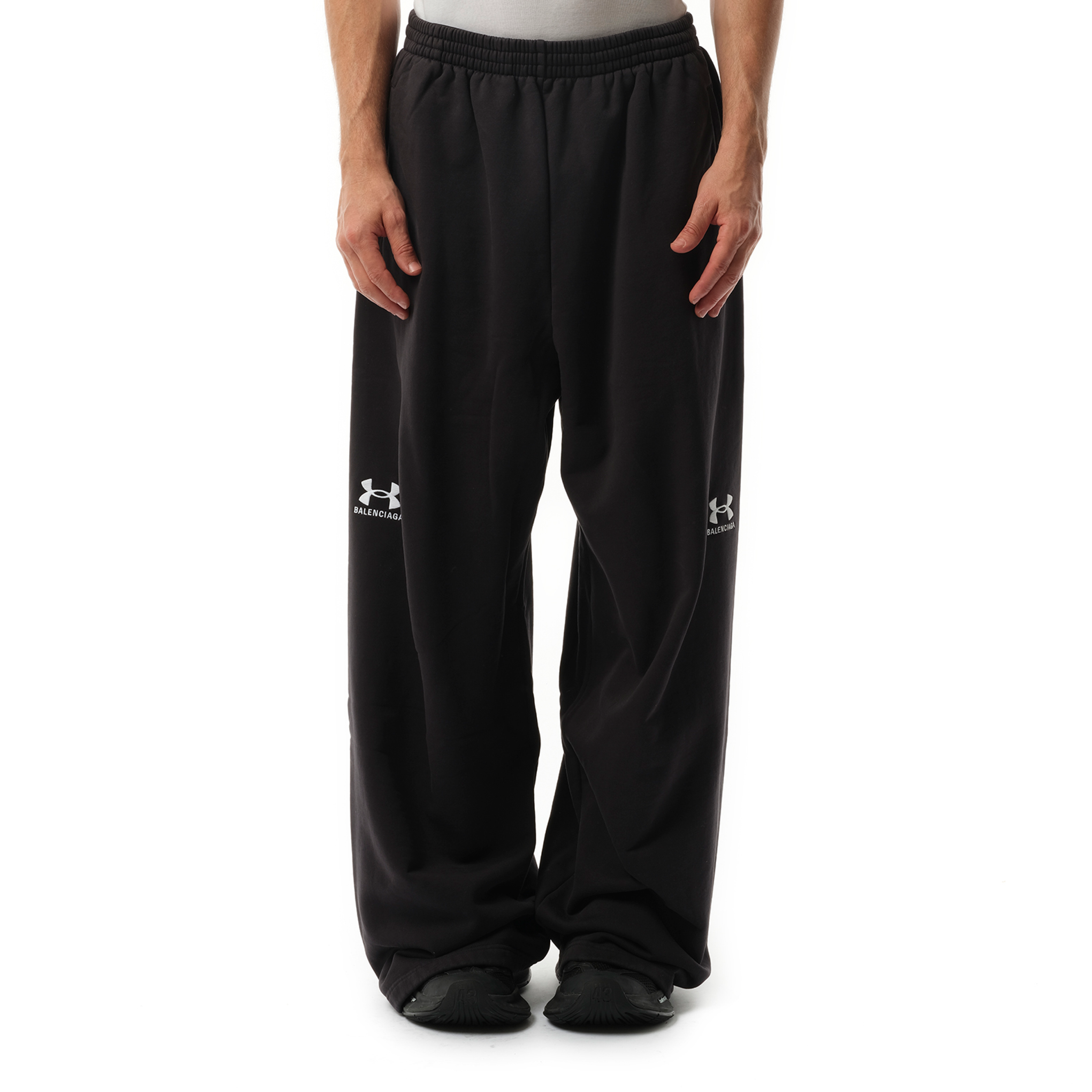 Under Armour Baggy Sweatpants in Washed Black/White