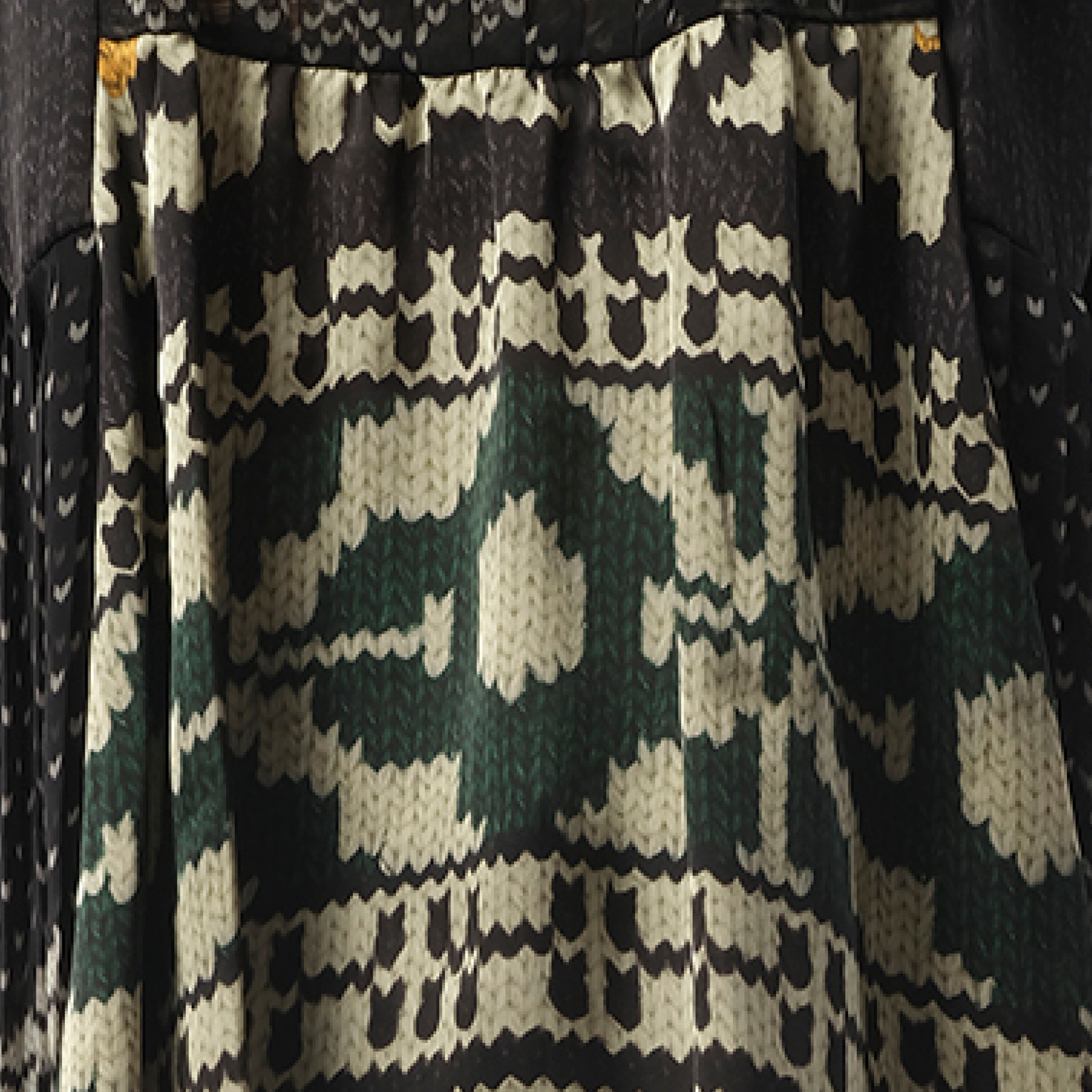 Pattern Knit Print Pullover in Black/Multicolour