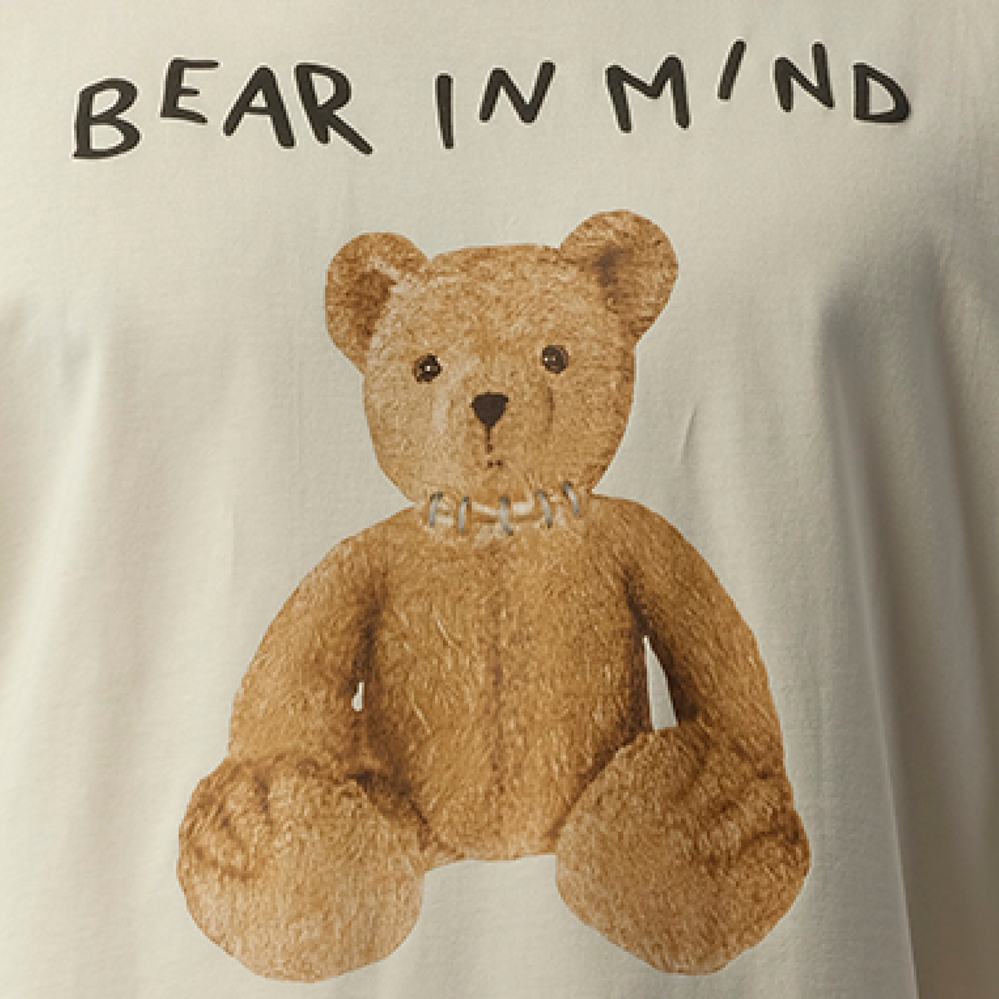 Bear in Mind Oversize T-Shirt in Off White/Brown