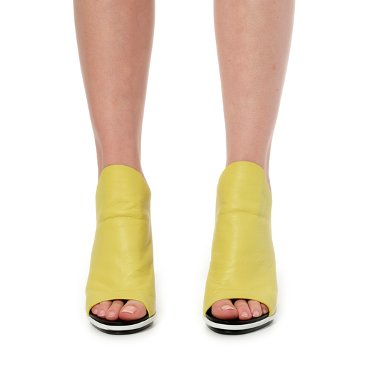 Pelle Papier Sandal in Yellow