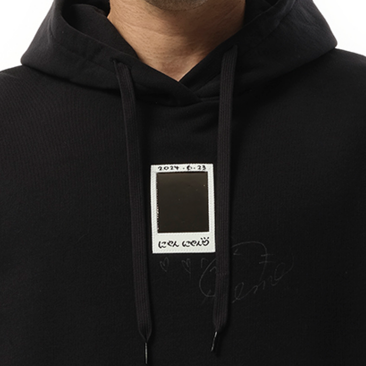 “Cheki” Rainbow-Film Hoodie in Black