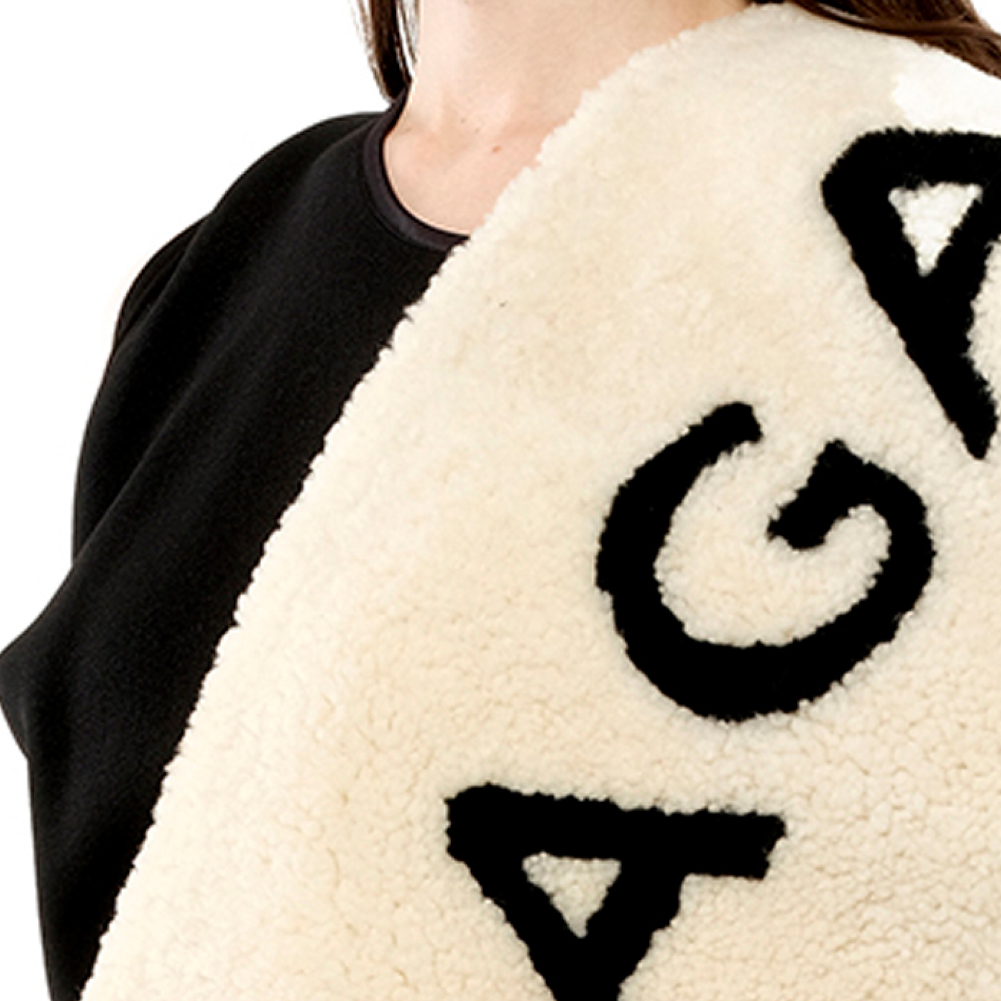 Shearling Scarf in White/Black