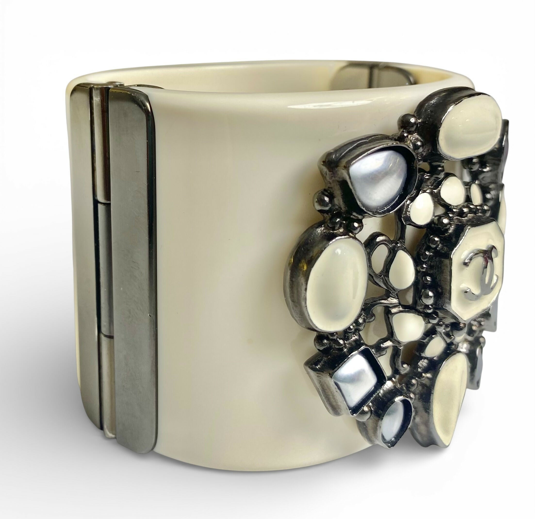 Rare Chanel 12A Paris Bombay Runway Ivory Statement Cuff Bracelet Bangle