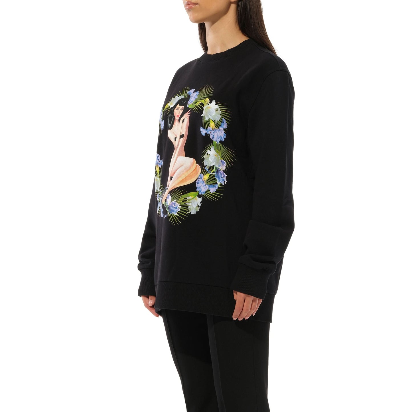 Long Sleeve Sweatshirt in Black