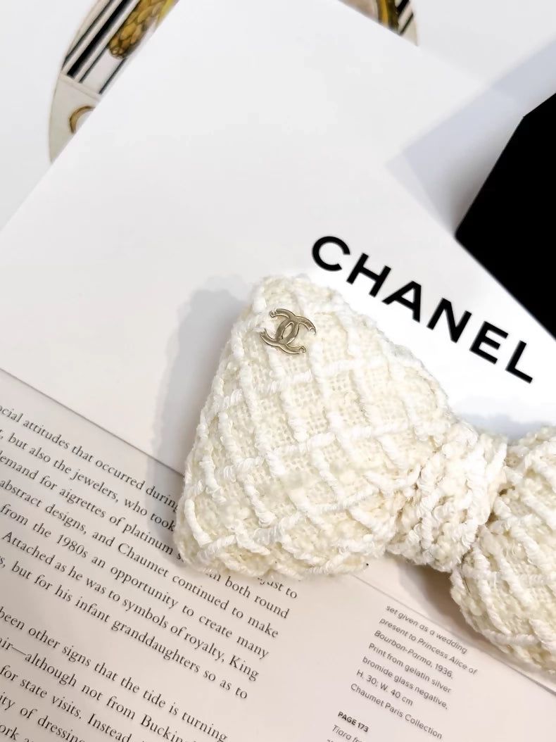 Chanel 22A off-white woven bow hair clip