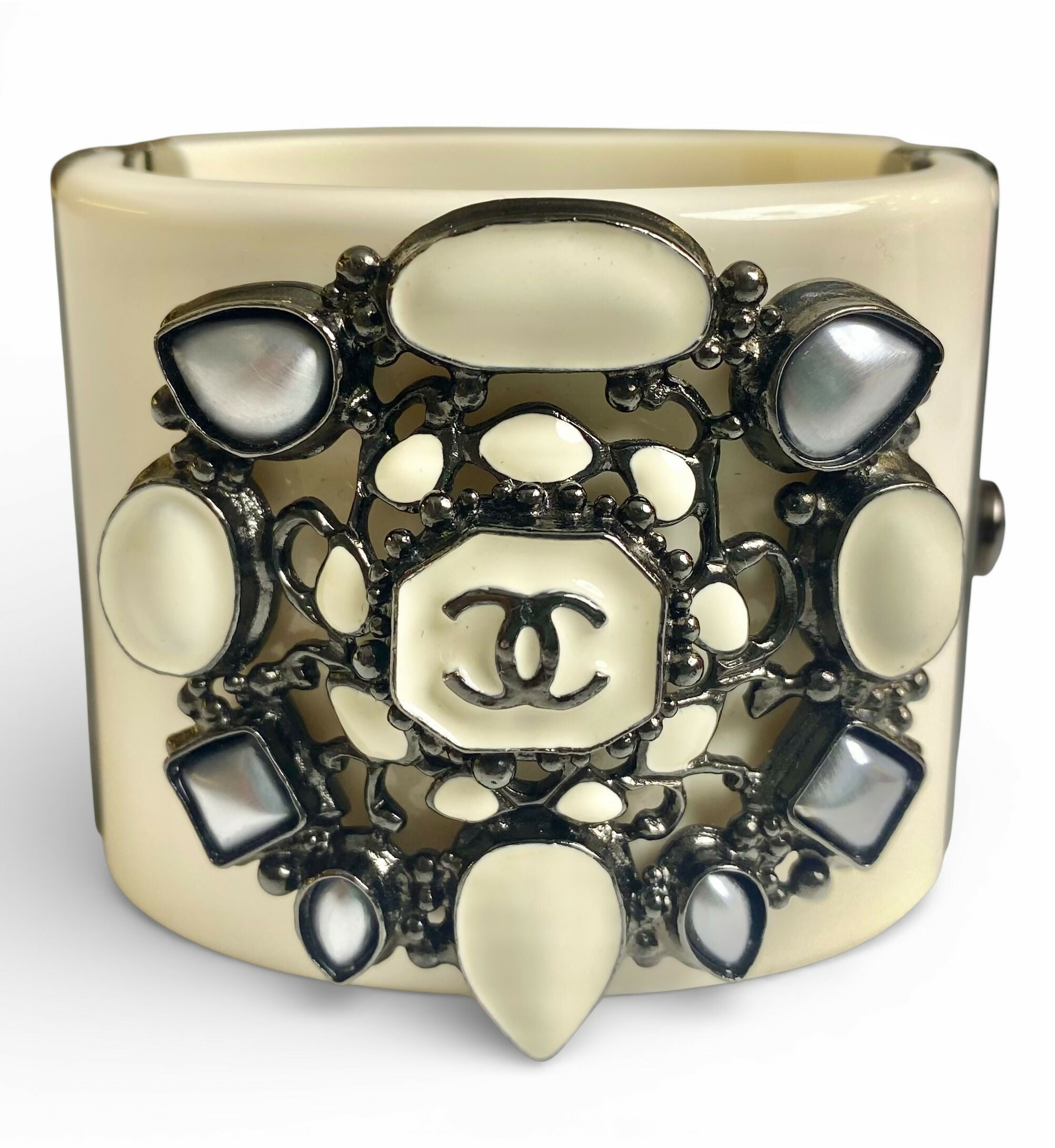 Rare Chanel 12A Paris Bombay Runway Ivory Statement Cuff Bracelet Bangle