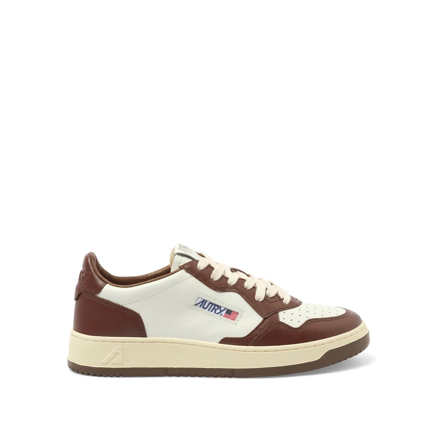 Medalist Low Bicolour Sneakers in White/Chestnut