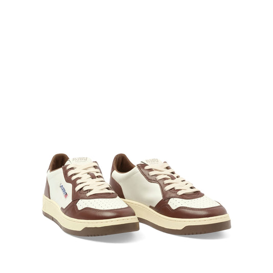 Medalist Low Bicolour Sneakers in White/Chestnut