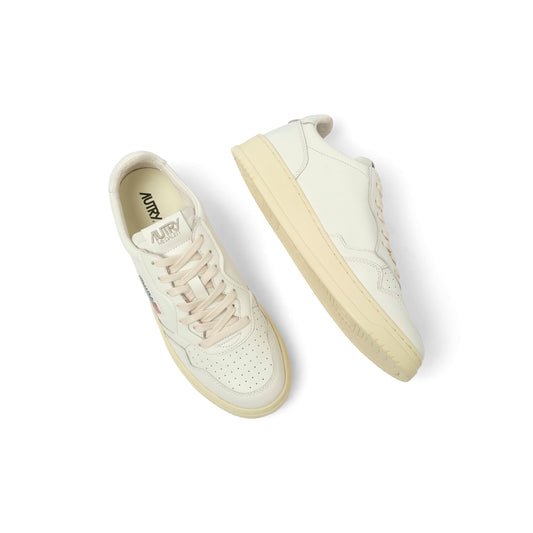 Medalist Low Sneakers in White/White