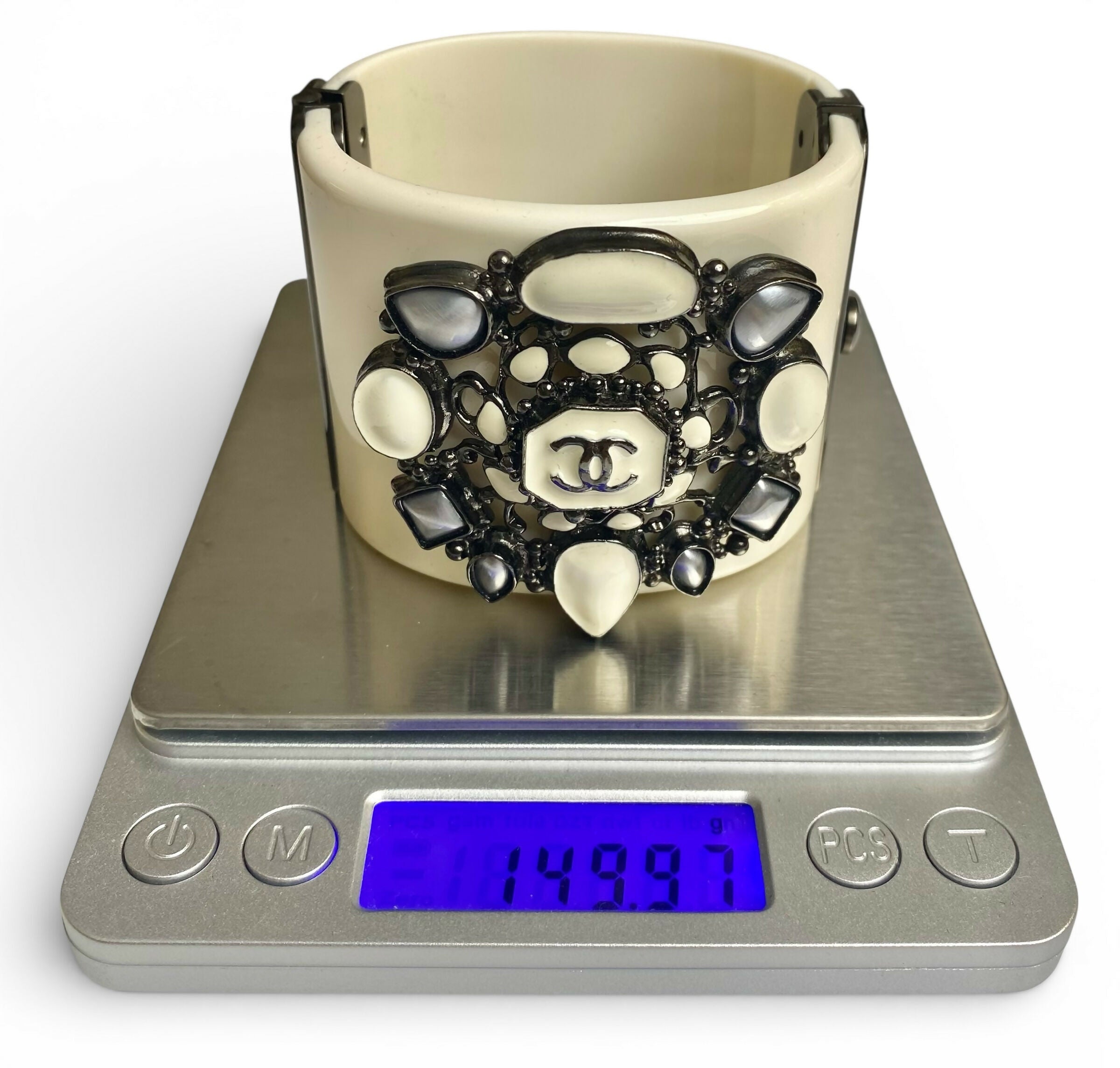 Rare Chanel 12A Paris Bombay Runway Ivory Statement Cuff Bracelet Bangle