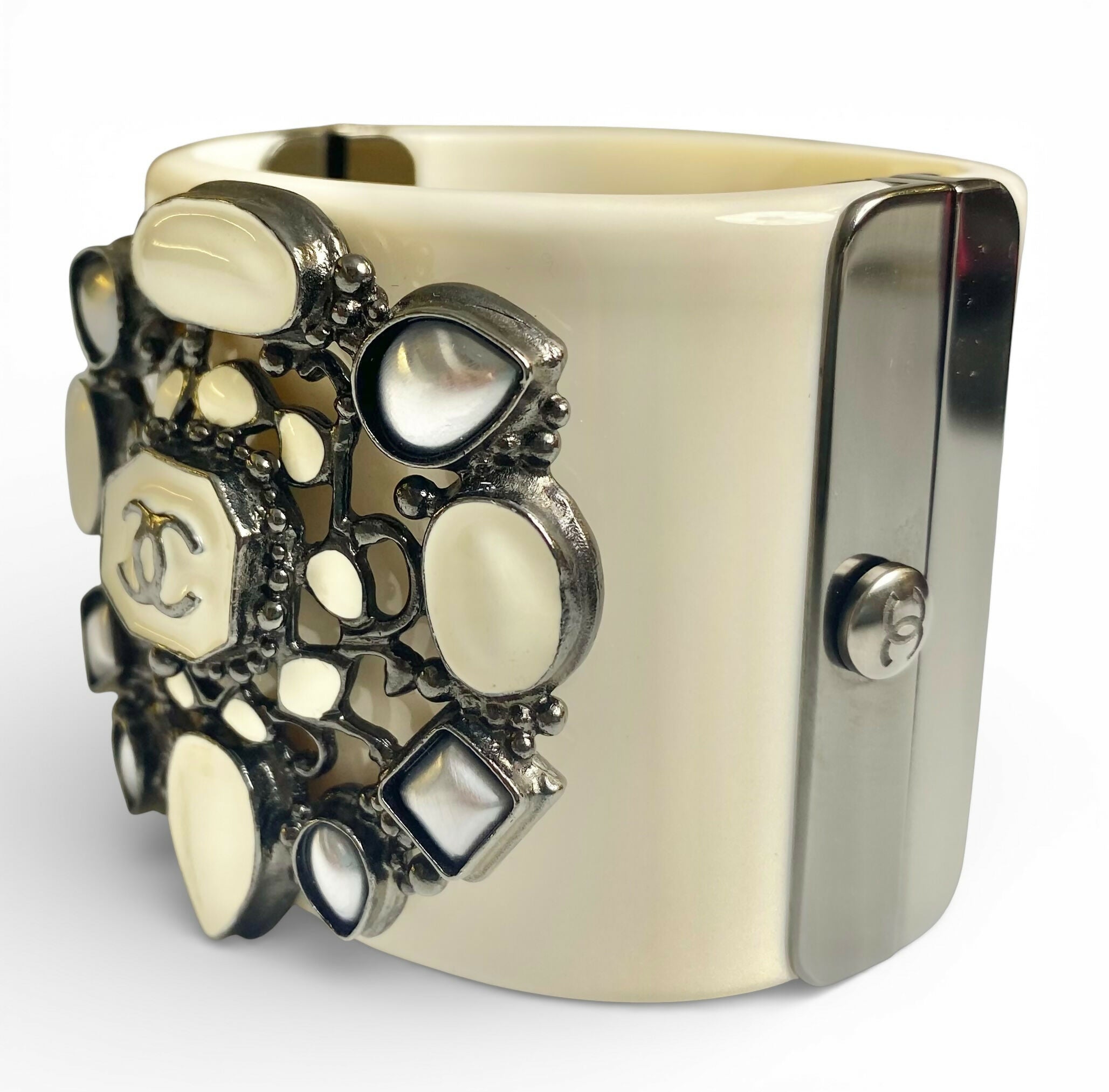 Rare Chanel 12A Paris Bombay Runway Ivory Statement Cuff Bracelet Bangle