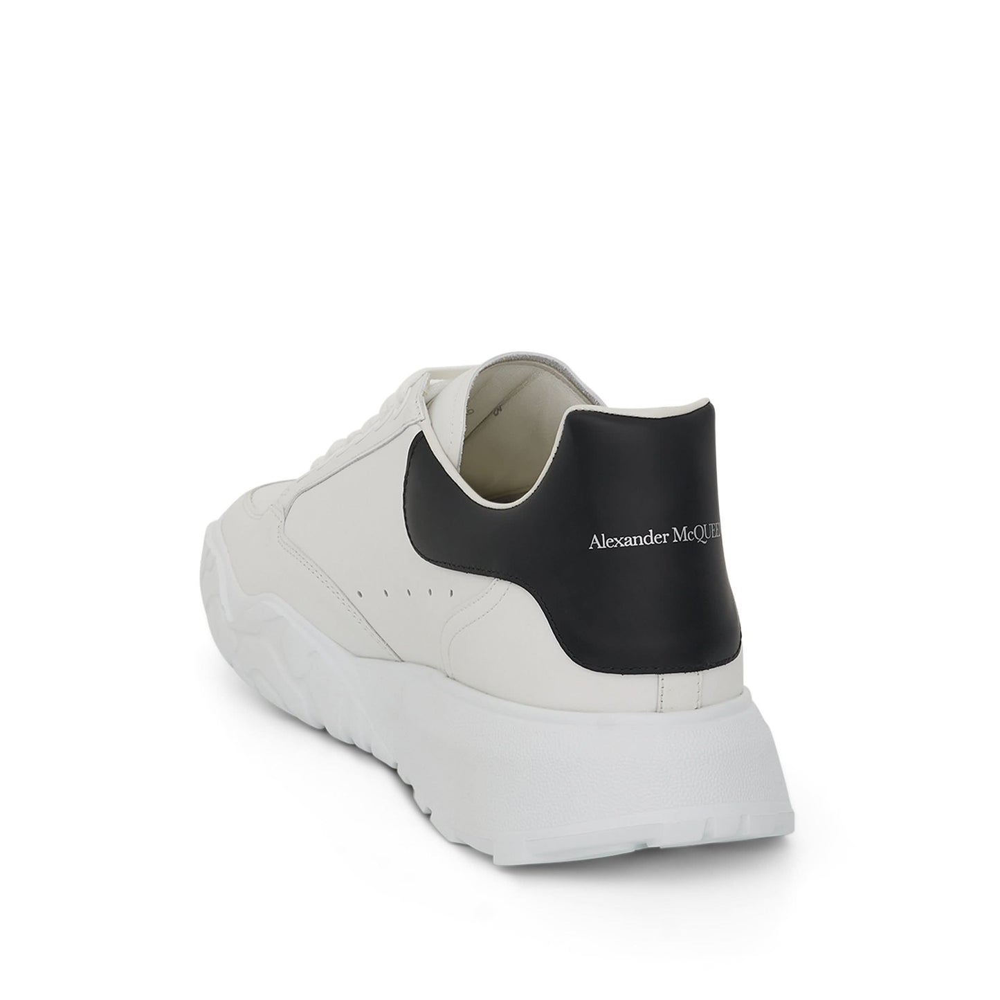 Court Trainer In White/Black