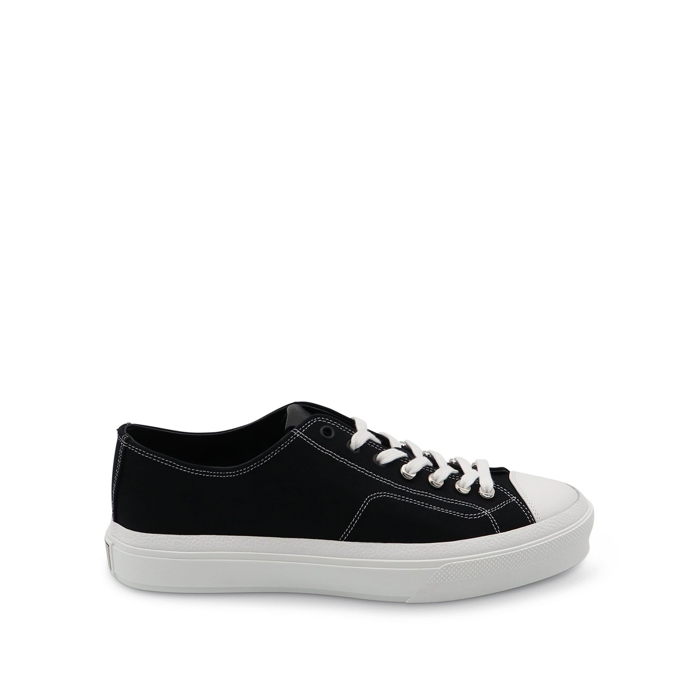 City Low Sneaker in Black