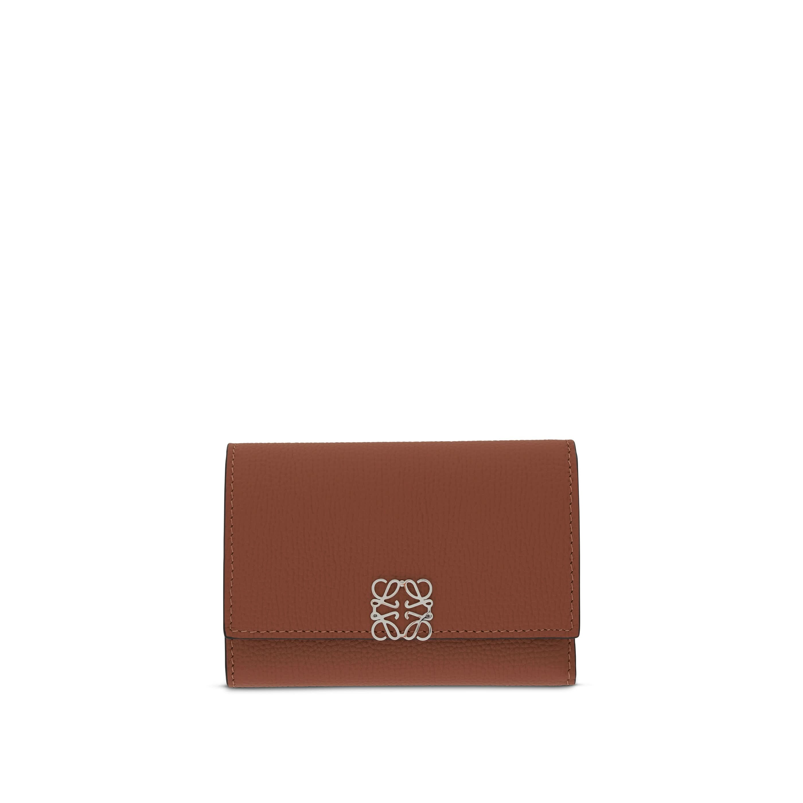 Anagram Small Vertical Wallet in Pebble Grain Calfskin in Tan