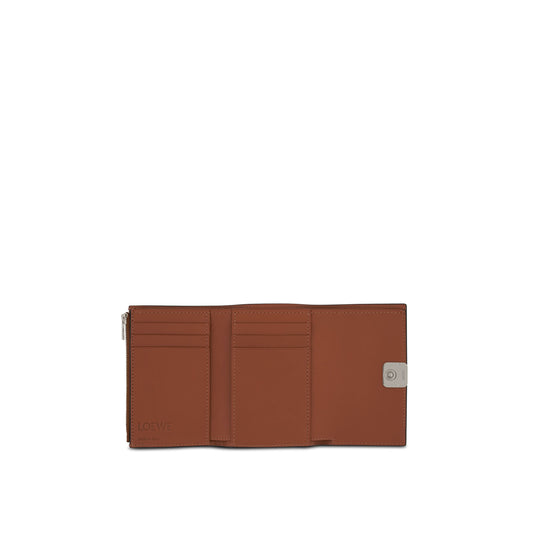 Anagram Small Vertical Wallet in Pebble Grain Calfskin in Tan