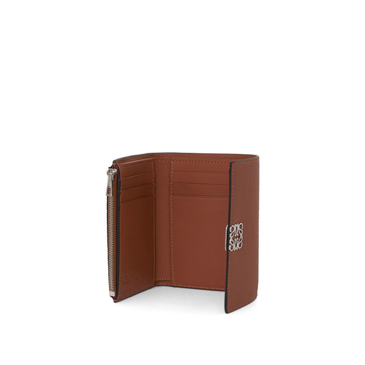 Anagram Small Vertical Wallet in Pebble Grain Calfskin in Tan