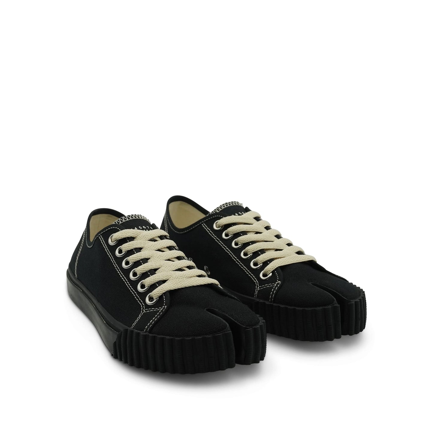 Canvas Sneaker in Black